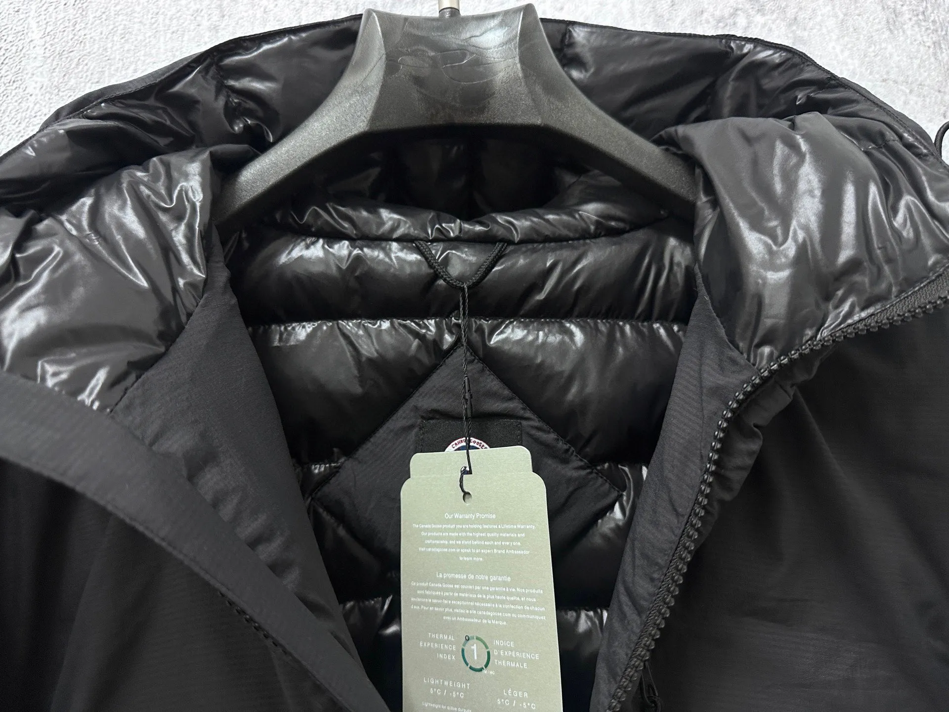 P840 [Canada Goose] Big Goose 5078 down jacket is different from the junk products in the market🗯️The same picture but different price means different versions ✅Don’t be fooled by the same copywriters and pirated picture gangs who mix and distribute high-luxury pictures at low prices. Once you receive it and compare the quality, you will know where the difference is. Don’t lie. Look for the terminal. I don’t guarantee that my products are the cheapest, but I definitely guarantee that they are worth every penny of your hard-earned money! Canada Goose down jacket top version, warm and cold-resistant, nice upper body effect, super lightweight, size: XS-XL